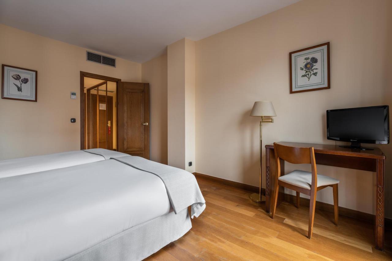 Exe Astur Plaza Hotel Astorga Exterior photo