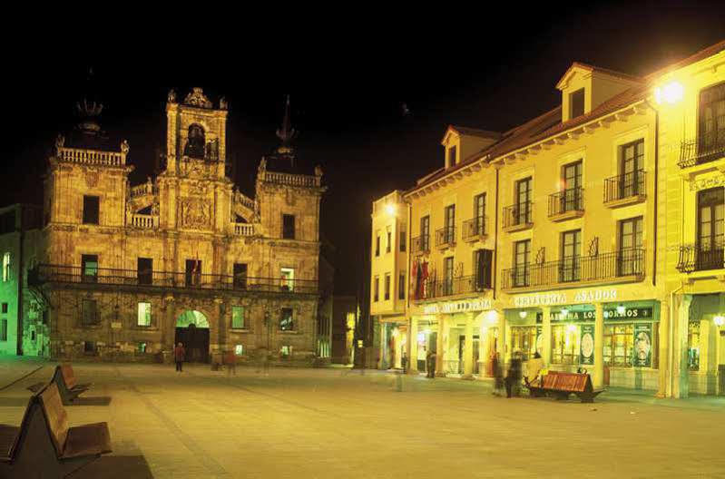 Exe Astur Plaza Hotel Astorga Exterior photo